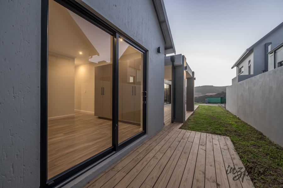 4 Bedroom Property for Sale in Outeniquasbosch Western Cape